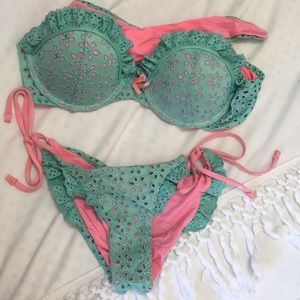 Beach Bunny eyelet bikini! *NEVERWORN*